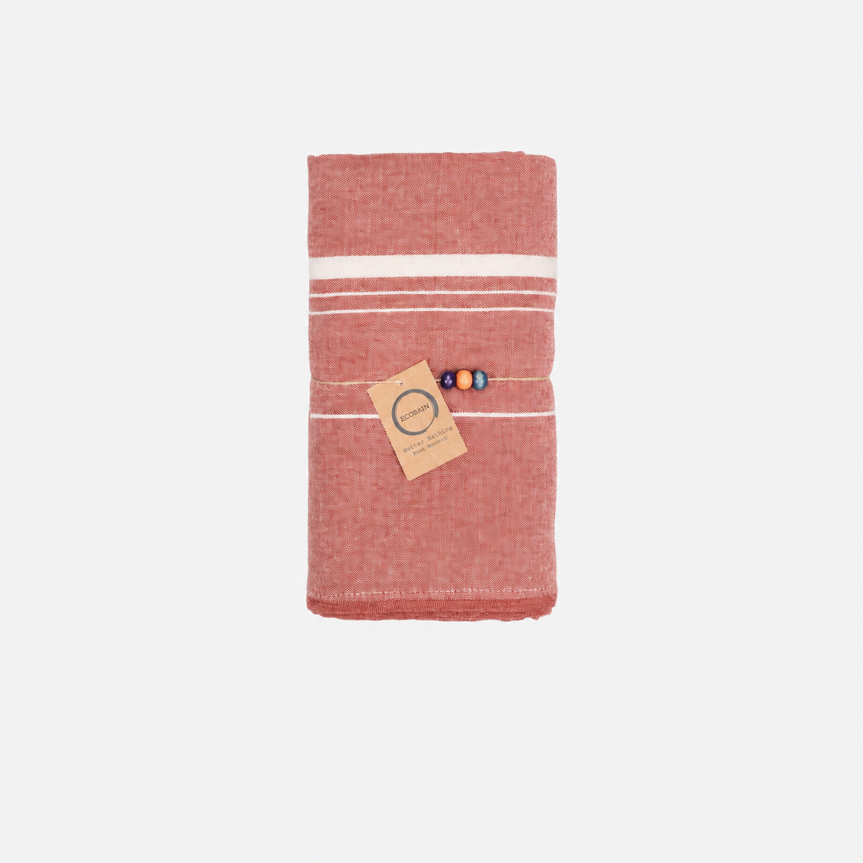 Kuscheliges Ecobain Badetuch der 'Bathroom Series' in der erdigen Nuance Burnt Brick. Die einzigartig luftige, anschmiegsame Struktur des 4-lagigen Musselin-Gewebes umhüllt dich nach einem langen Tag wie eine sanfte Decke. Perfekt, um den Stress auszusperren und deine private Me-Time in vollen Zügen zu genießen.
